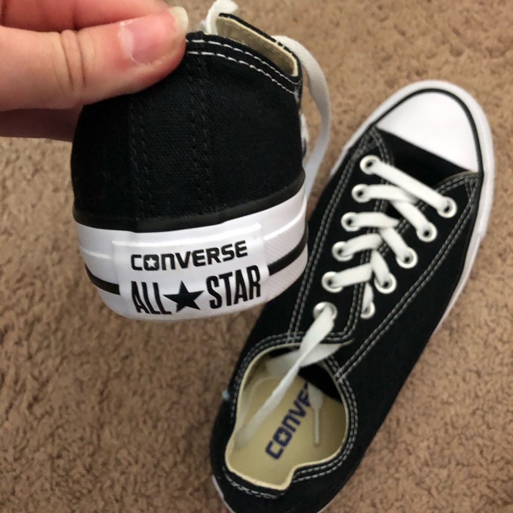 Brand new, never worn low top converse! Size 7